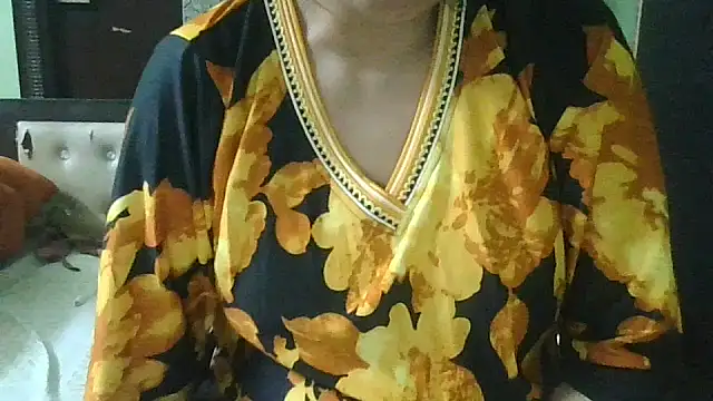 Snapshot of couplesuni chatting on 10/28/25, 03:10 couplesuni online show from 10/28/25, 03:10