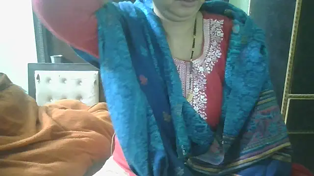 Snapshot of couplesuni chatting on 11/20/25, 03:18 couplesuni online show from 11/20/25, 03:18