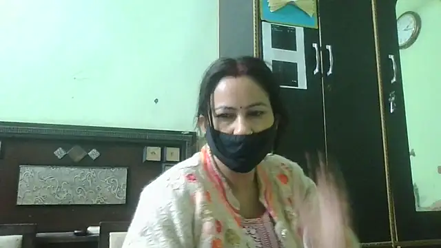 Snapshot of couplesuni chatting on 12/05/25, 04:10 couplesuni online show from 12/05/25, 04:10