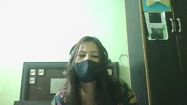 Snapshot of couplesuni chatting on 04/11/26, 05:28 couplesuni online show from 04/11/26, 05:28