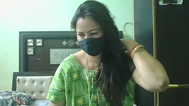 Snapshot of couplesuni chatting on 04/12/26, 10:20 couplesuni online show from 04/12/26, 10:20