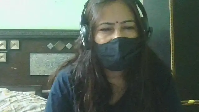 Snapshot of couplesuni chatting on 04/14/26, 05:02 couplesuni online show from 04/14/26, 05:02