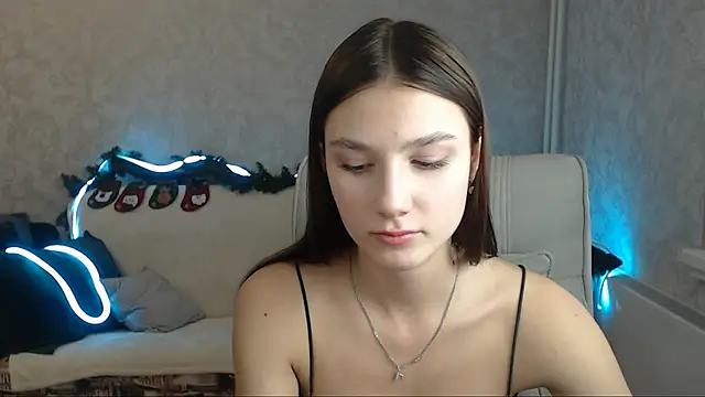 Snapshot of AnaHoney chatting on 12/23/24, 07:49 AnaHoney online show from 12/23/24, 07:49