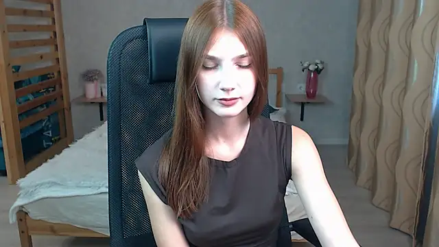 Snapshot of AnaHoney chatting on 10/20/25, 04:24 AnaHoney online show from 10/20/25, 04:24