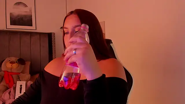 Alaia Cute online show from 12/19/24, 05:40