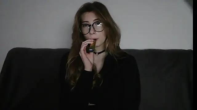 ErikaShyy online show from 12/24/24, 01:06