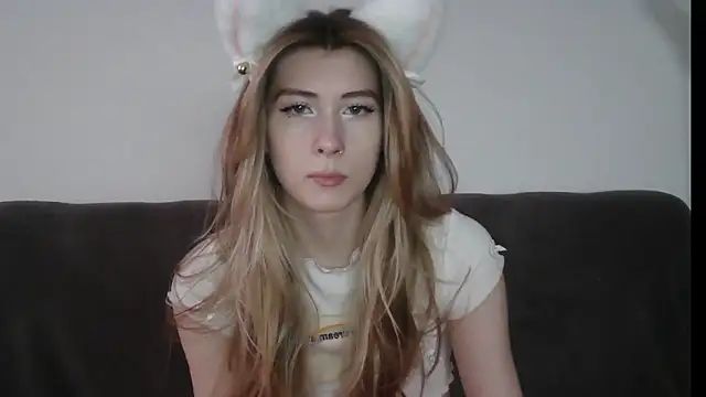 ErikaShyy online show from 01/31/25, 10:52