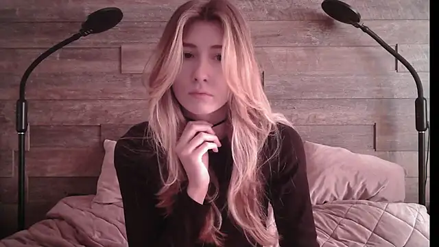 ErikaShyy online show from 02/26/25, 11:30