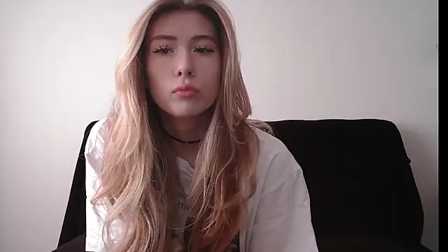 ErikaShyy online show from 09/18/25, 10:28