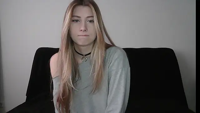 ErikaShyy online show from 11/13/25, 11:20