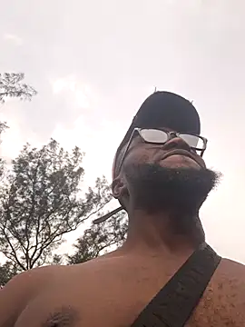 bull Giant online show from 10/05/25, 01:42