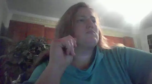 Snapshot of GoldenPearl29 chatting on 12/06/24, 01:44 GoldenPearl29 online show from 12/06/24, 01:44