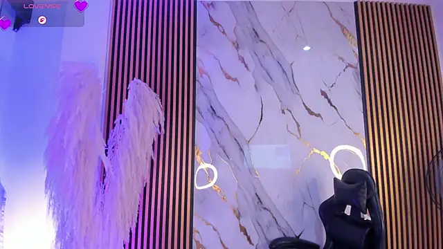 Snapshot of LiaFlowers chatting on 04/21/26, 01:53 LiaFlowers online show from 04/21/26, 01:53