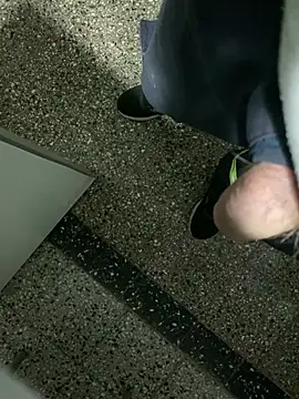 Snapshot of Julian_23312 chatting on 04/21/26, 05:36 Julian 23312 online show from 04/21/26, 05:36