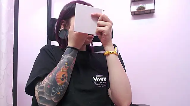 Snapshot of HORNET_ chatting on 09/11/25, 04:23 HORNET  online show from 09/11/25, 04:23