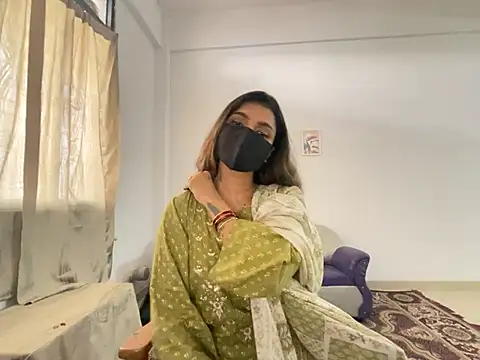 Snapshot of MaYaa__11 chatting on 12/30/24, 10:53 MaYaa 11 online show from 12/30/24, 10:53