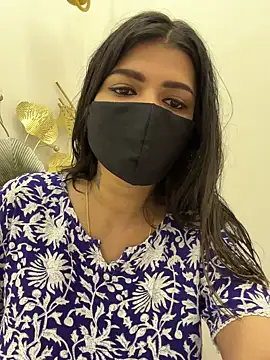 Snapshot of MaYaa__11 chatting on 12/19/25, 06:53 MaYaa 11 online show from 12/19/25, 06:53