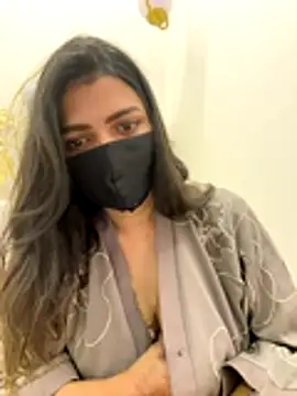 Snapshot of MaYaa__11 chatting on 12/23/25, 08:01 MaYaa 11 online show from 12/23/25, 08:01