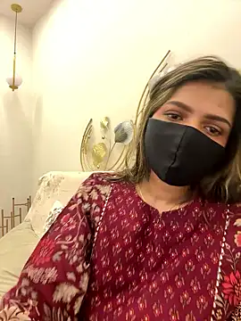 Snapshot of MaYaa__11 chatting on 01/11/26, 07:57 MaYaa 11 online show from 01/11/26, 07:57