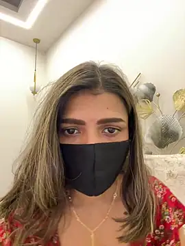 Snapshot of MaYaa__11 chatting on 01/16/26, 07:01 MaYaa 11 online show from 01/16/26, 07:01