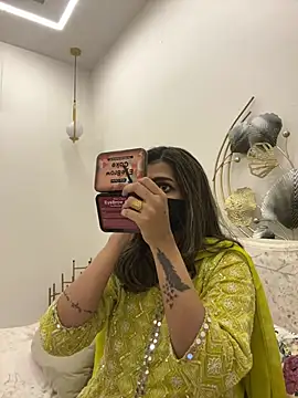 Snapshot of MaYaa__11 chatting on 01/18/26, 07:01 MaYaa 11 online show from 01/18/26, 07:01