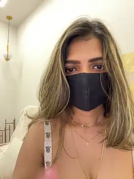 Snapshot of MaYaa__11 chatting on 02/22/26, 08:02 MaYaa 11 online show from 02/22/26, 08:02