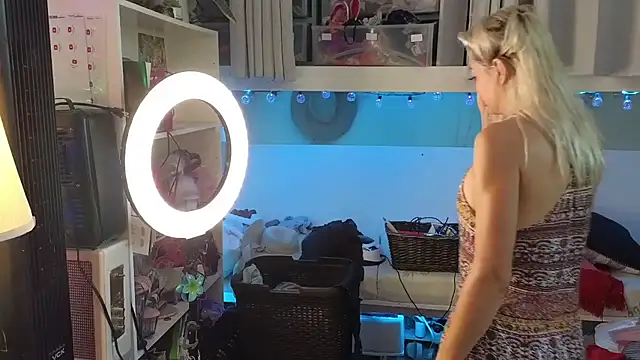 cunty tranny lydia online show from 04/17/26, 06:00