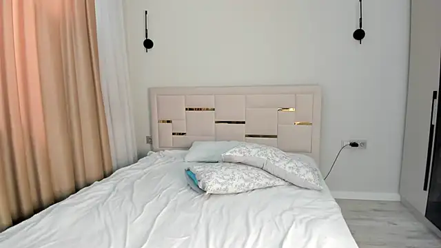 Snapshot of Lola_Peach chatting on 03/07/26, 05:37 Lola Peach online show from 03/07/26, 05:37