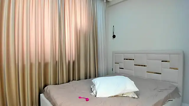 Snapshot of Lola_Peach chatting on 03/16/26, 05:44 Lola Peach online show from 03/16/26, 05:44