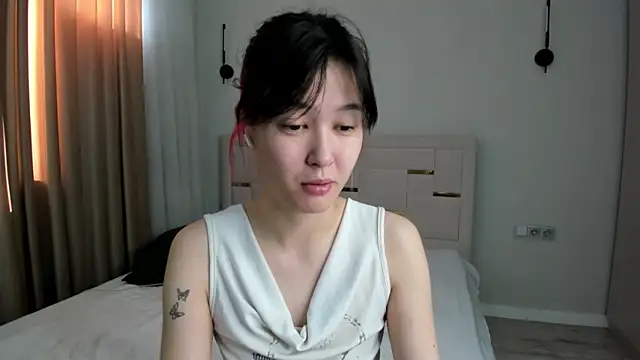 Lola Peach online show from 07/05/26, 02:29