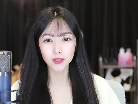 Snapshot of Nuyoah-77 chatting on 12/18/24, 03:55 Nuyoah-77 online show from 12/18/24, 03:55