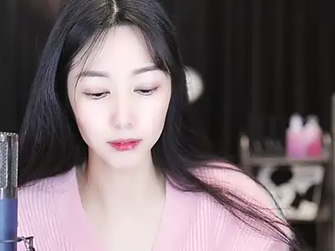 Snapshot of Nuyoah-77 chatting on 12/20/24, 04:04 Nuyoah-77 online show from 12/20/24, 04:04