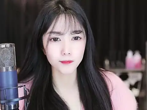 Snapshot of Nuyoah-77 chatting on 12/22/24, 05:53 Nuyoah-77 online show from 12/22/24, 05:53