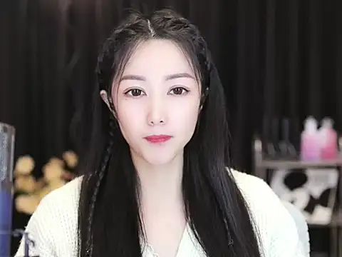 Snapshot of Nuyoah-77 chatting on 12/24/24, 03:05 Nuyoah-77 online show from 12/24/24, 03:05