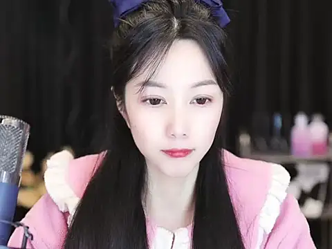 Snapshot of Nuyoah-77 chatting on 12/27/24, 03:59 Nuyoah-77 online show from 12/27/24, 03:59