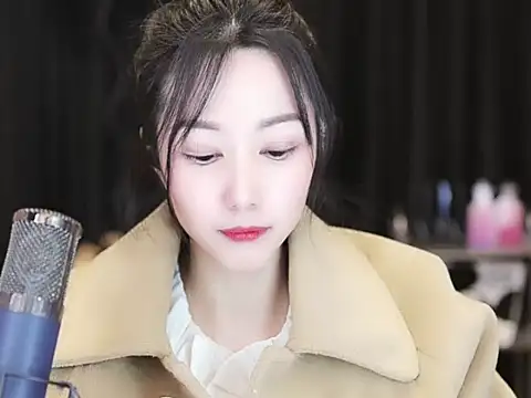 Snapshot of Nuyoah-77 chatting on 12/28/24, 07:01 Nuyoah-77 online show from 12/28/24, 07:01