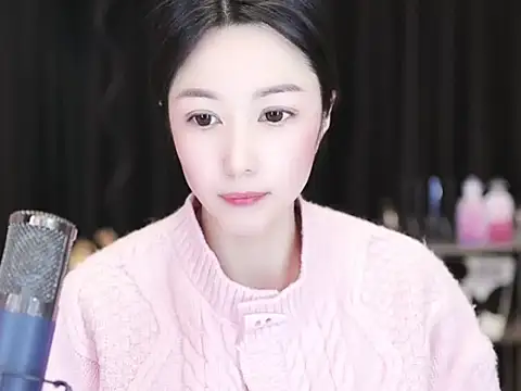 Snapshot of Nuyoah-77 chatting on 12/29/24, 09:09 Nuyoah-77 online show from 12/29/24, 09:09