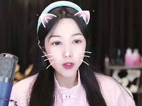 Snapshot of Nuyoah-77 chatting on 01/01/25, 04:07 Nuyoah-77 online show from 01/01/25, 04:07