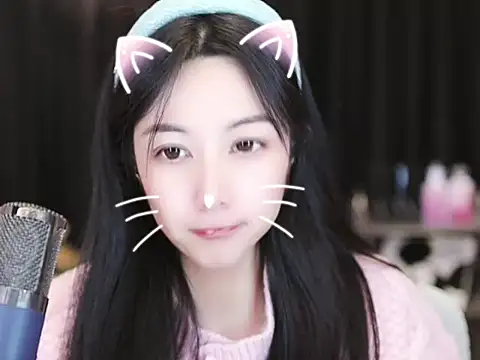 Snapshot of Nuyoah-77 chatting on 01/01/25, 07:10 Nuyoah-77 online show from 01/01/25, 07:10