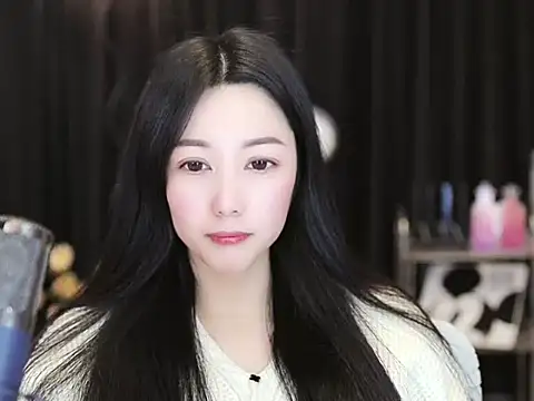 Snapshot of Nuyoah-77 chatting on 01/02/25, 04:02 Nuyoah-77 online show from 01/02/25, 04:02