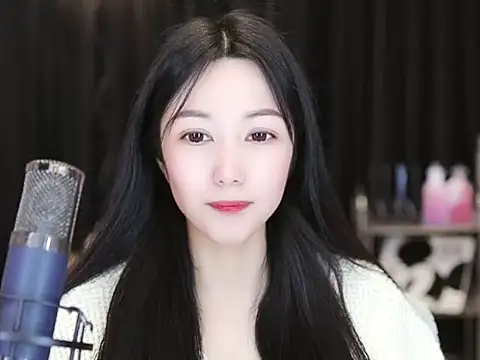 Snapshot of Nuyoah-77 chatting on 01/02/25, 07:07 Nuyoah-77 online show from 01/02/25, 07:07