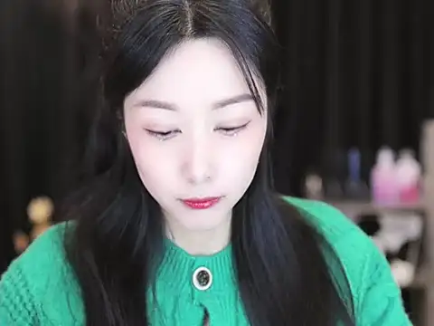 Snapshot of Nuyoah-77 chatting on 01/08/25, 12:38 Nuyoah-77 online show from 01/08/25, 12:38