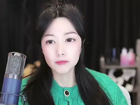 Snapshot of Nuyoah-77 chatting on 01/08/25, 04:00 Nuyoah-77 online show from 01/08/25, 04:00