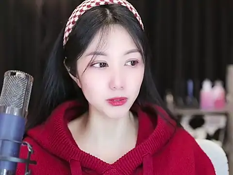 Snapshot of Nuyoah-77 chatting on 01/09/25, 04:17 Nuyoah-77 online show from 01/09/25, 04:17