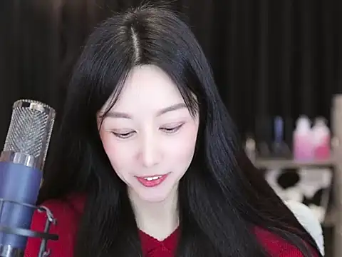 Snapshot of Nuyoah-77 chatting on 01/10/25, 07:00 Nuyoah-77 online show from 01/10/25, 07:00