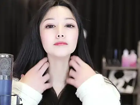 Snapshot of Nuyoah-77 chatting on 01/13/25, 02:00 Nuyoah-77 online show from 01/13/25, 02:00