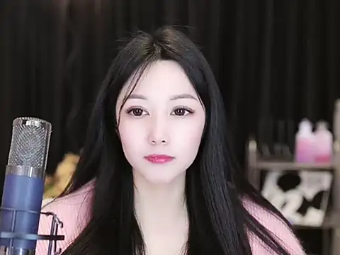 Snapshot of Nuyoah-77 chatting on 01/14/25, 07:11 Nuyoah-77 online show from 01/14/25, 07:11