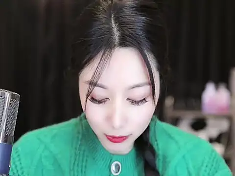 Snapshot of Nuyoah-77 chatting on 01/16/25, 04:07 Nuyoah-77 online show from 01/16/25, 04:07