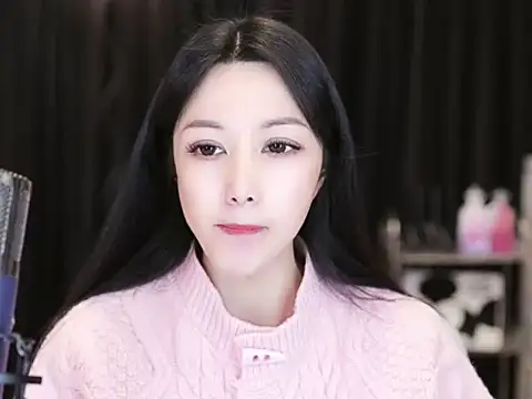 Snapshot of Nuyoah-77 chatting on 01/17/25, 04:04 Nuyoah-77 online show from 01/17/25, 04:04