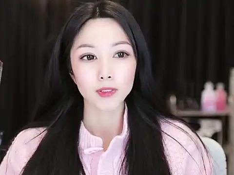 Snapshot of Nuyoah-77 chatting on 01/17/25, 07:05 Nuyoah-77 online show from 01/17/25, 07:05